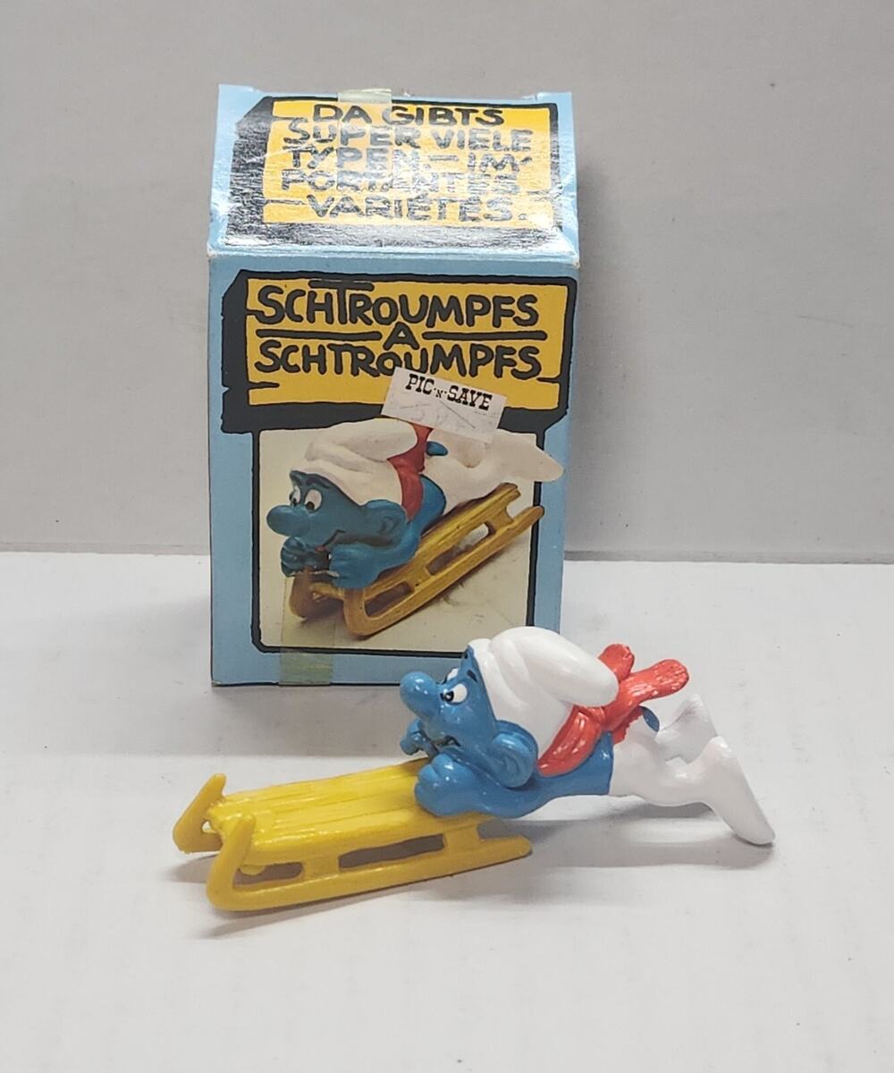 Smurfs Super Smurf Sled sledding Figure 40201 Schleich Peyo with box.